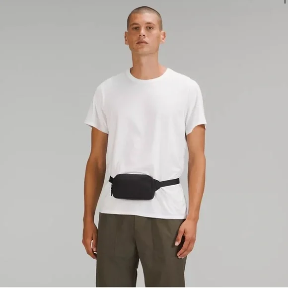 NWT Lululemon Mini Belt Bag in Black - Picture 6 of 10